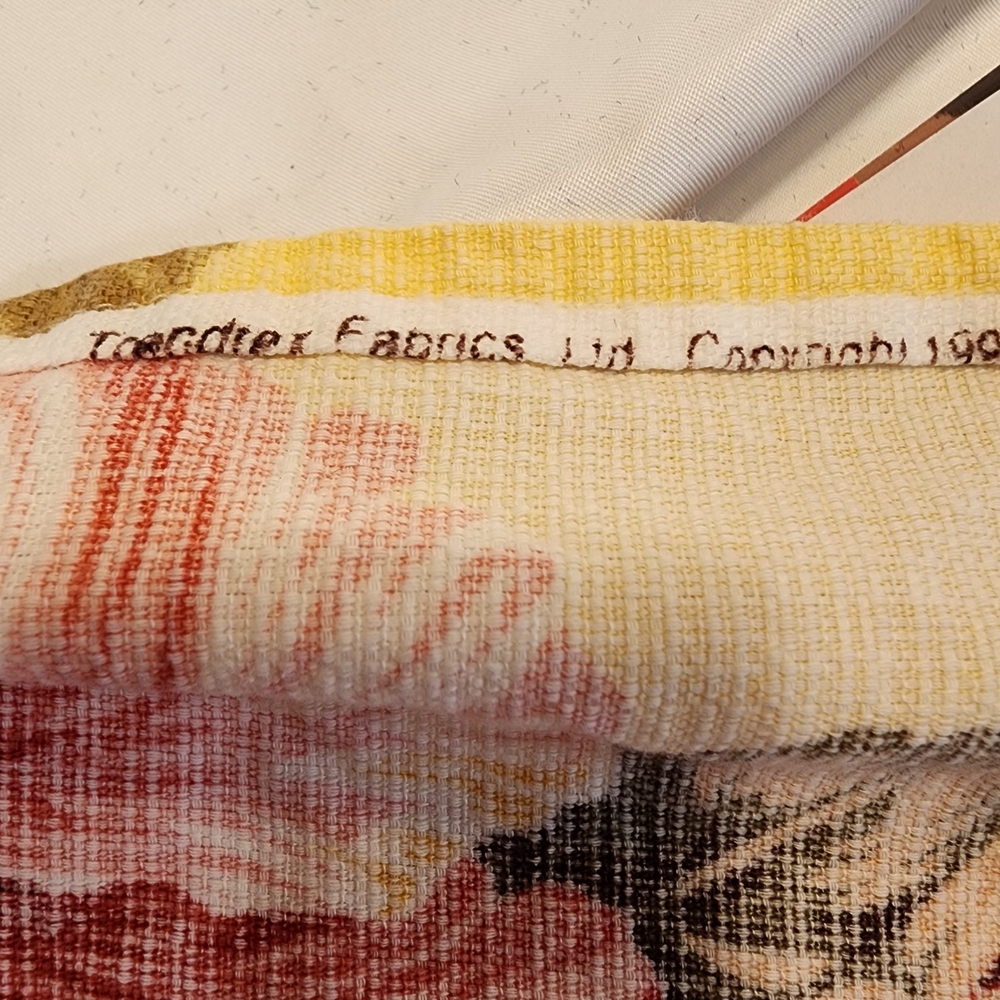 Tropical Floral Tablecloth - Picture 7 of 9